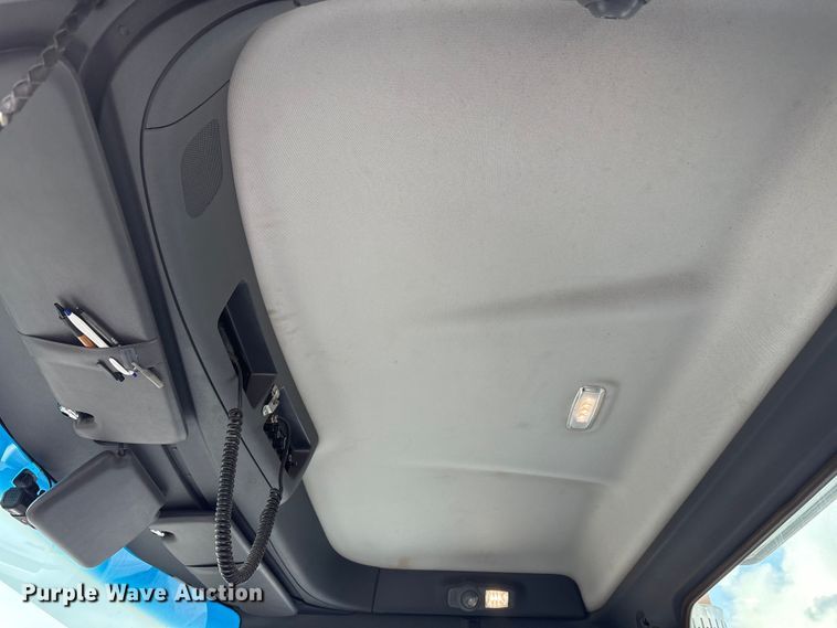 image for item EV4425 2017 Peterbilt 579 semi truck