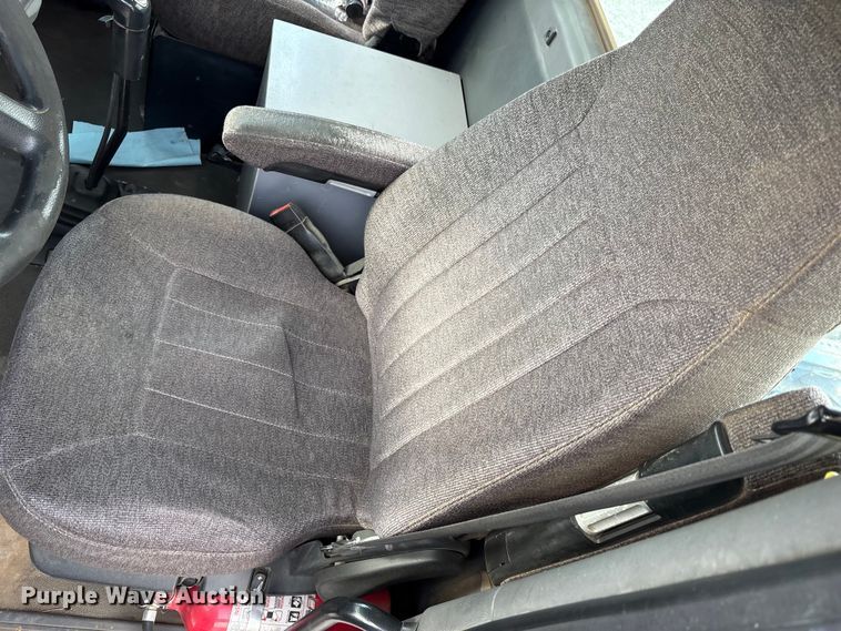 image for item EV4425 2017 Peterbilt 579 semi truck