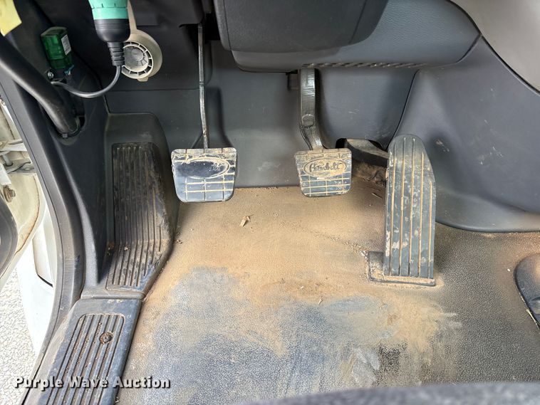 image for item EV4425 2017 Peterbilt 579 semi truck