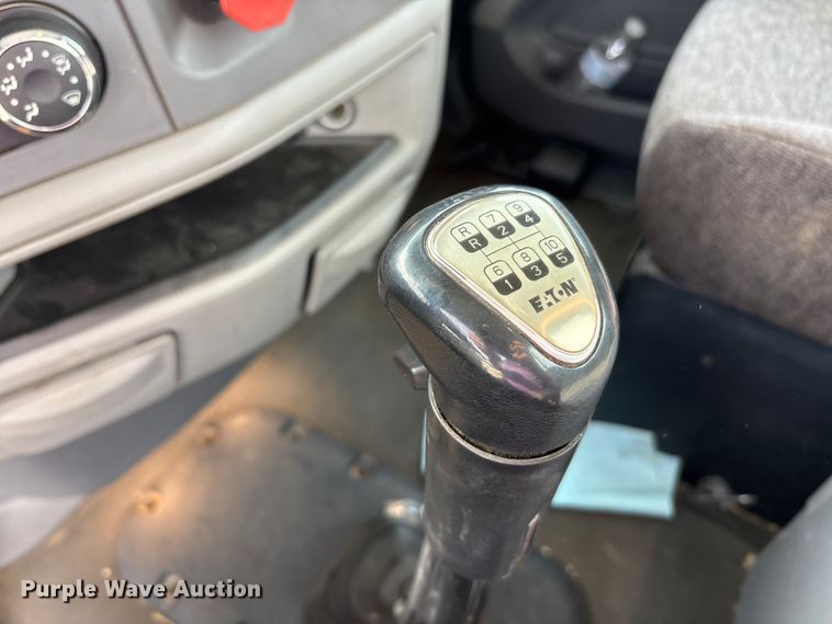 image for item EV4425 2017 Peterbilt 579 semi truck