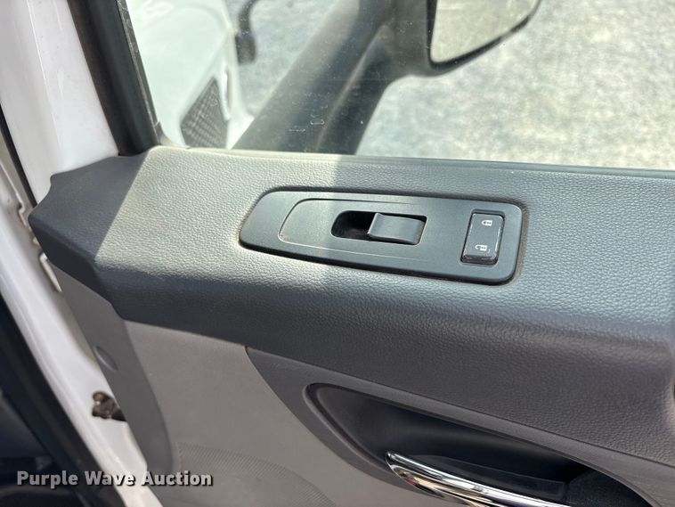 image for item EV4425 2017 Peterbilt 579 semi truck