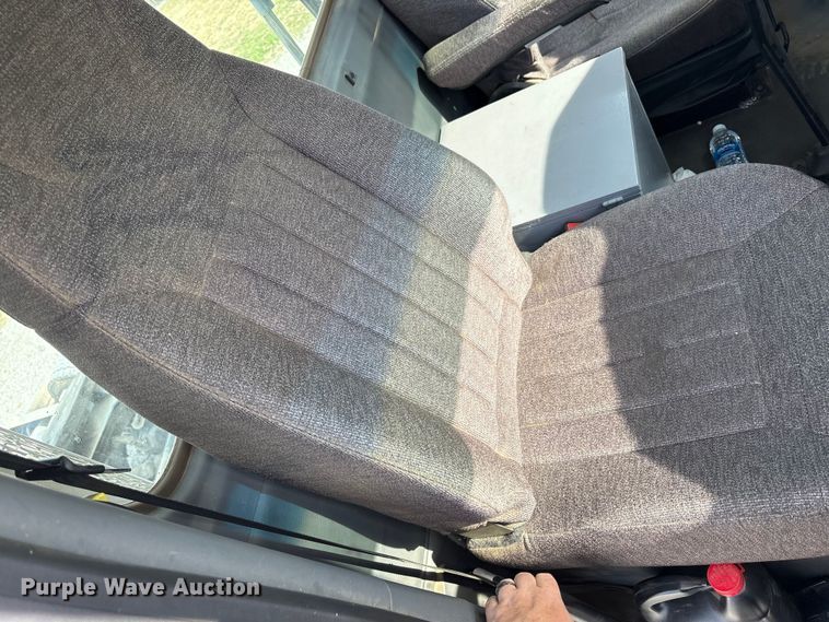 image for item EV4425 2017 Peterbilt 579 semi truck