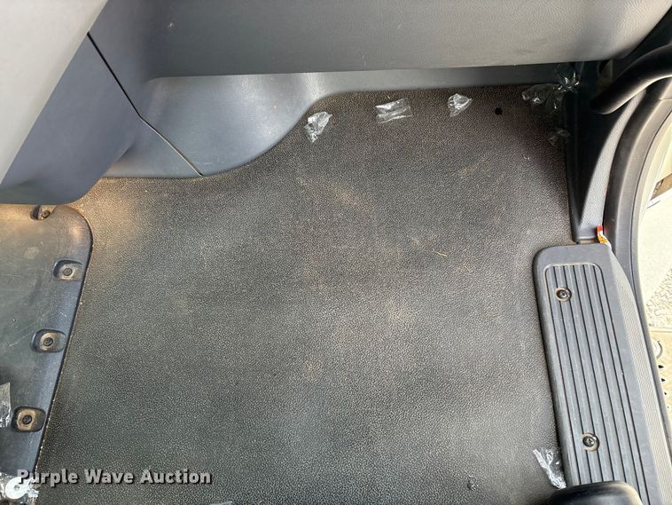 image for item EV4425 2017 Peterbilt 579 semi truck