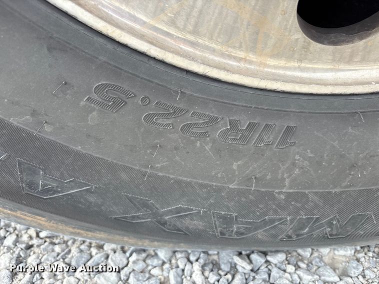 image for item EV4425 2017 Peterbilt 579 semi truck