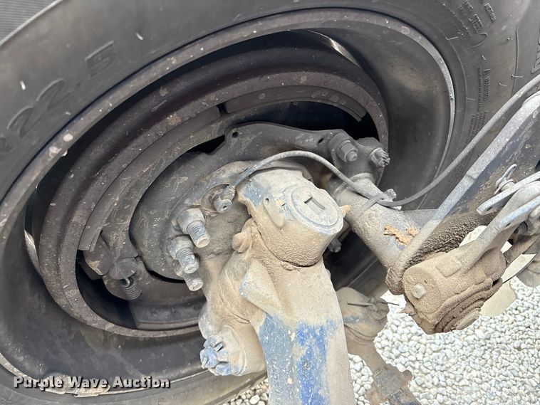 image for item EV4425 2017 Peterbilt 579 semi truck