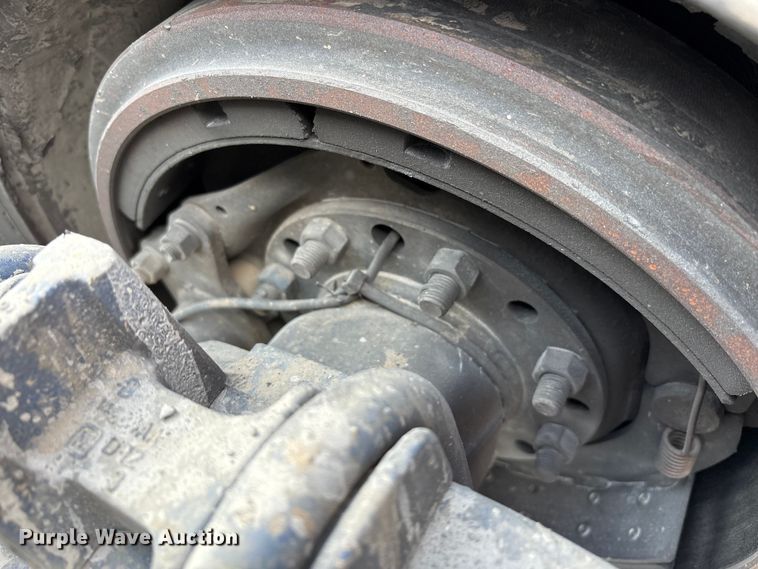 image for item EV4425 2017 Peterbilt 579 semi truck