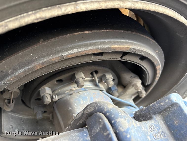 image for item EV4425 2017 Peterbilt 579 semi truck