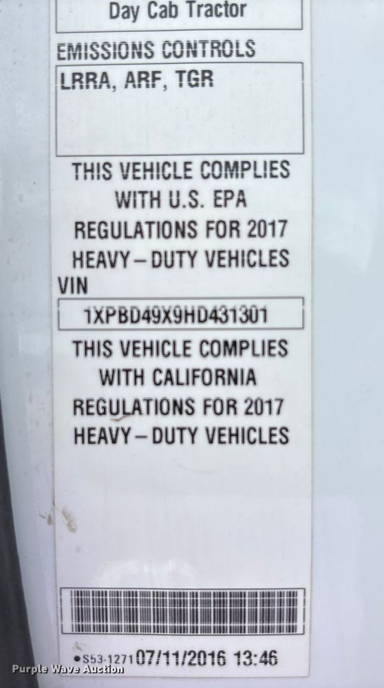 image for item EV4425 2017 Peterbilt 579 semi truck