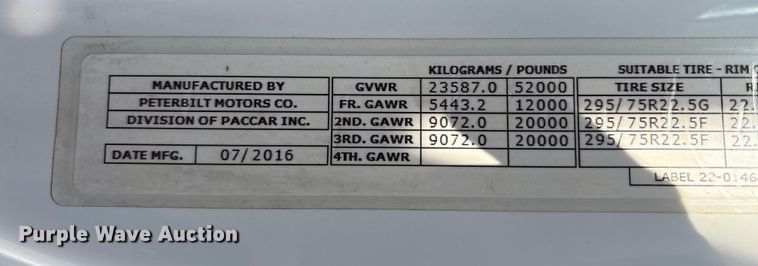 image for item EV4425 2017 Peterbilt 579 semi truck