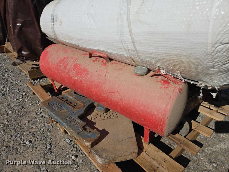 image for item EV4501 Toolbox and supplies