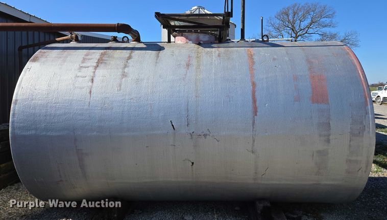 image for item EV4505 (3) fuel tanks and pumps