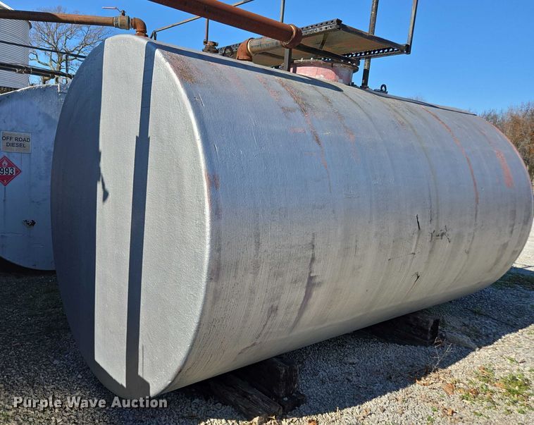 image for item EV4505 (3) fuel tanks and pumps