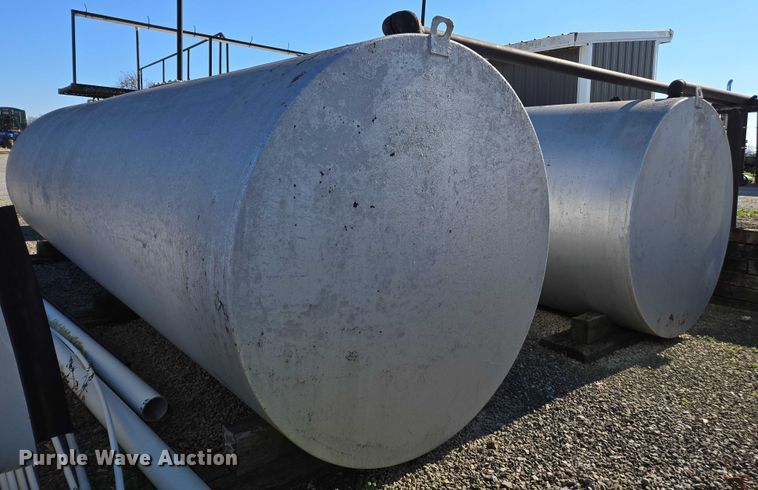 image for item EV4505 (3) fuel tanks and pumps