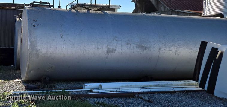 image for item EV4505 (3) fuel tanks and pumps