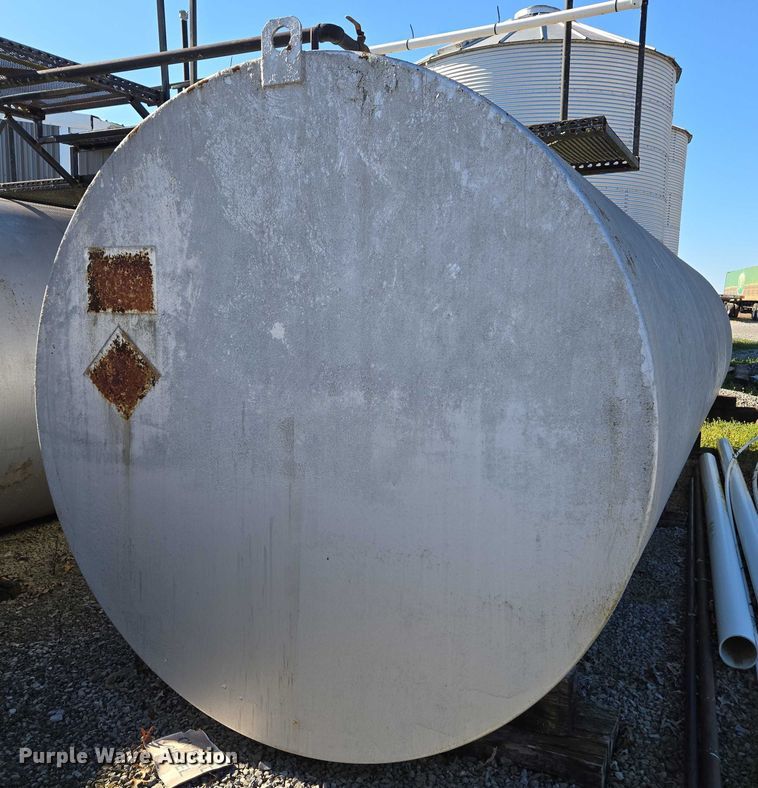 image for item EV4505 (3) fuel tanks and pumps