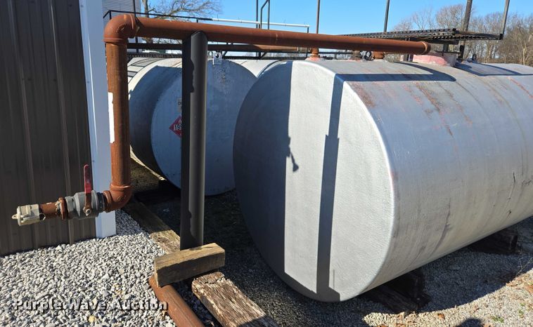 image for item EV4505 (3) fuel tanks and pumps