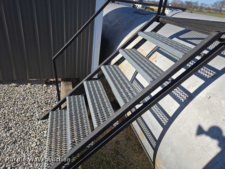 image for item EV4505 (3) fuel tanks and pumps