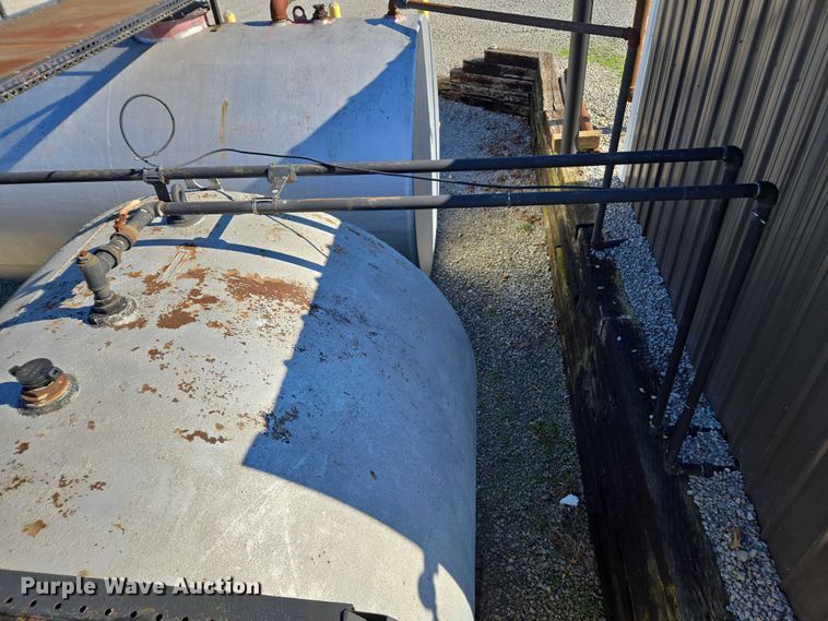 image for item EV4505 (3) fuel tanks and pumps