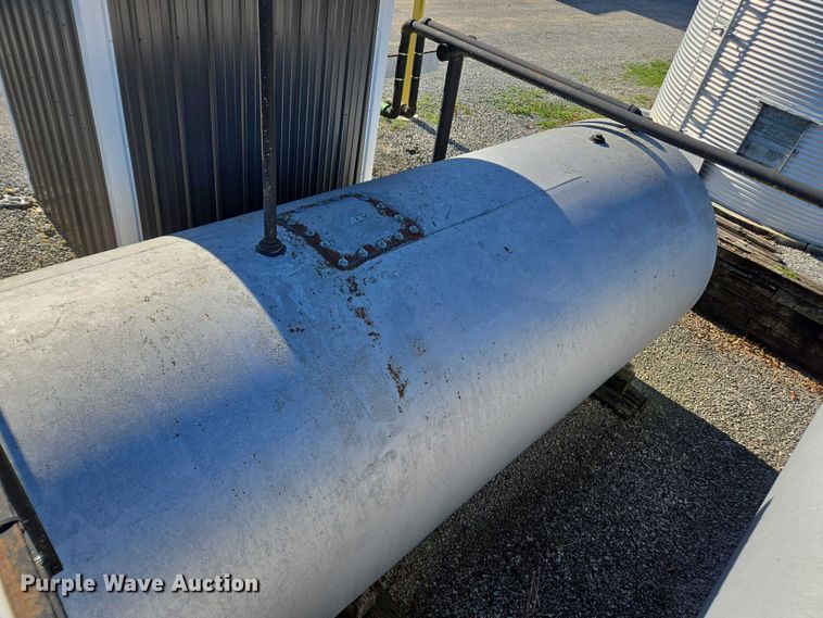 image for item EV4505 (3) fuel tanks and pumps