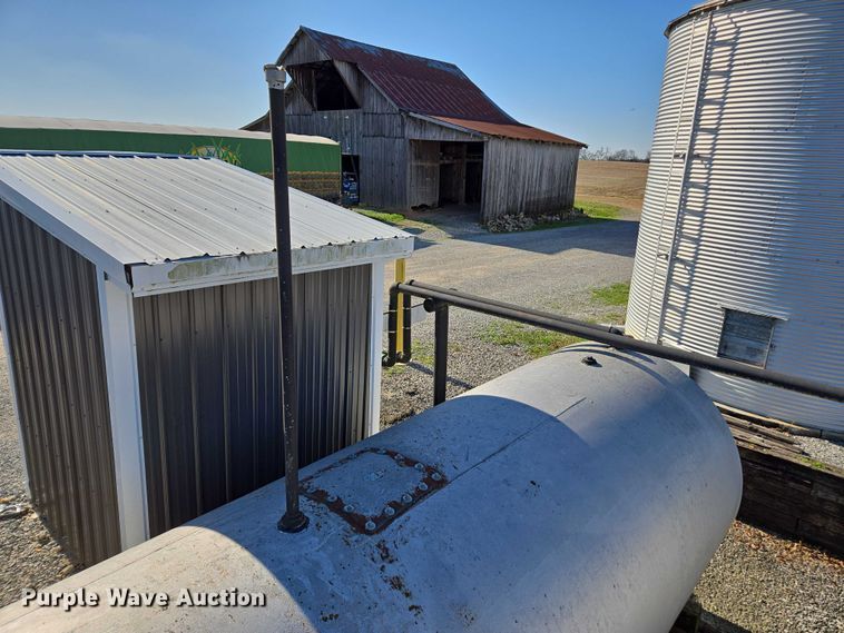 image for item EV4505 (3) fuel tanks and pumps