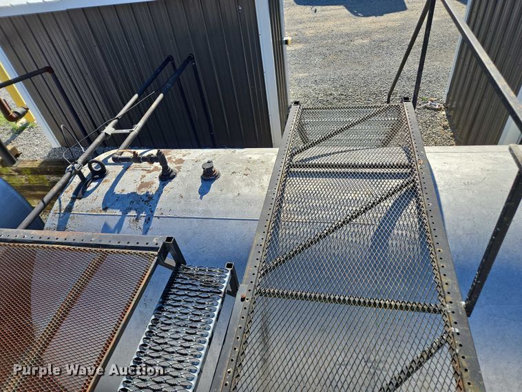 image for item EV4505 (3) fuel tanks and pumps