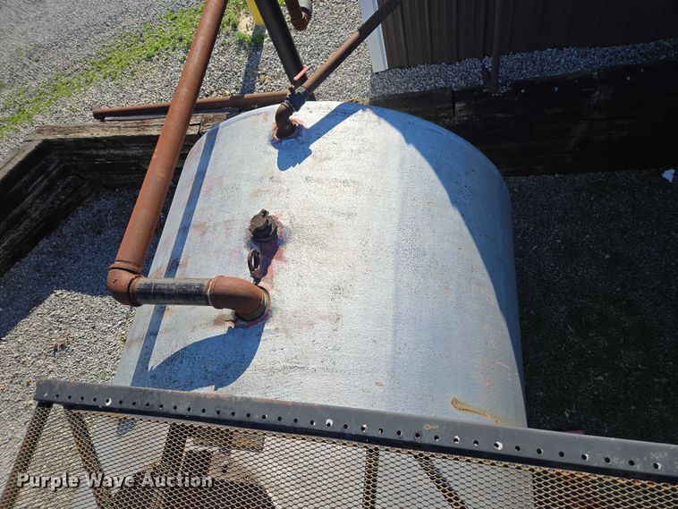 image for item EV4505 (3) fuel tanks and pumps