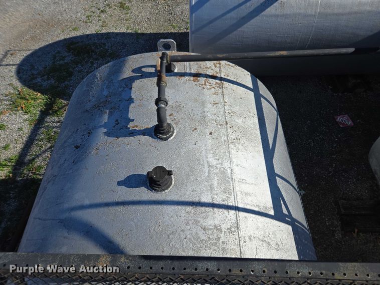 image for item EV4505 (3) fuel tanks and pumps