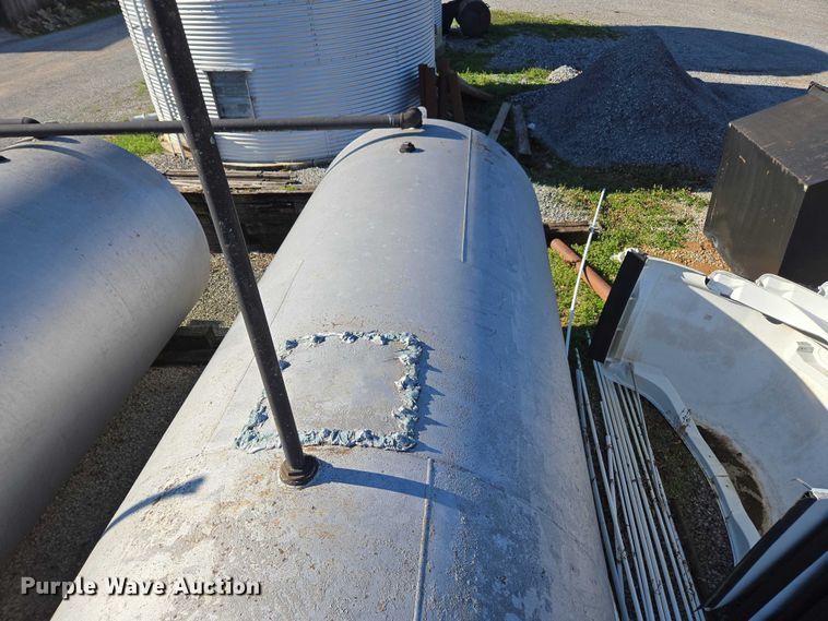 image for item EV4505 (3) fuel tanks and pumps