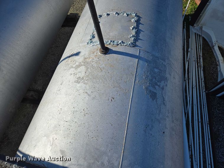 image for item EV4505 (3) fuel tanks and pumps