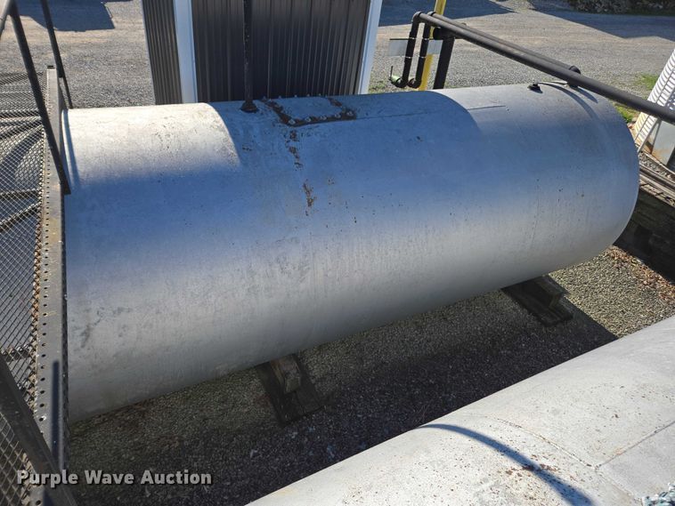 image for item EV4505 (3) fuel tanks and pumps