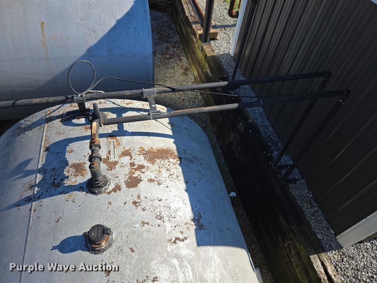 image for item EV4505 (3) fuel tanks and pumps