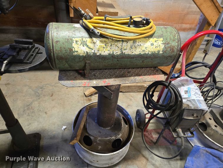 image for item EV4513 Welders and shop equipment