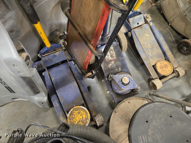 image for item EV4514 Shop equipment