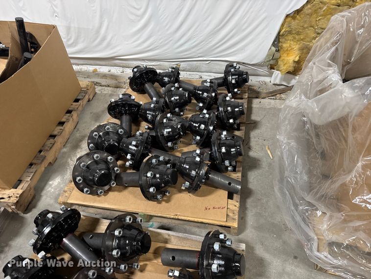 image for item FB0495 Approx. (62) 8 lug hubs