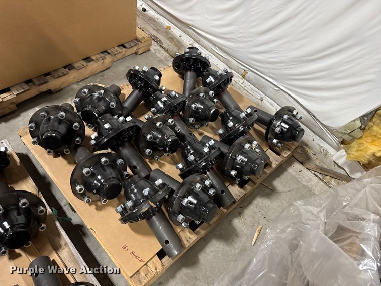 image for item FB0495 Approx. (62) 8 lug hubs