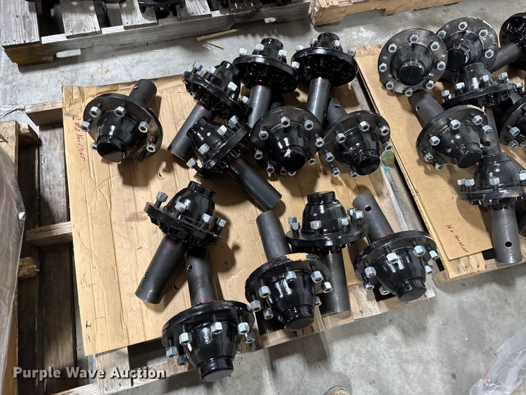 image for item FB0495 Approx. (62) 8 lug hubs