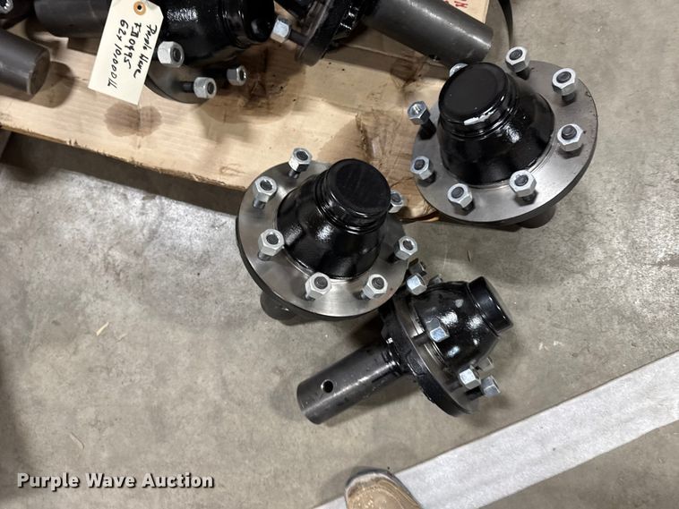 image for item FB0495 Approx. (62) 8 lug hubs