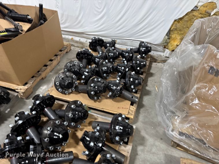 image for item FB0495 Approx. (62) 8 lug hubs