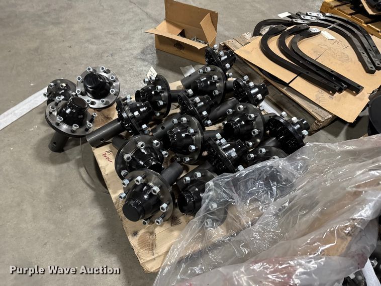 image for item FB0495 Approx. (62) 8 lug hubs