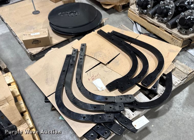 image for item FB0497 (16) row Shield Ag spilt mount row unit for NH3