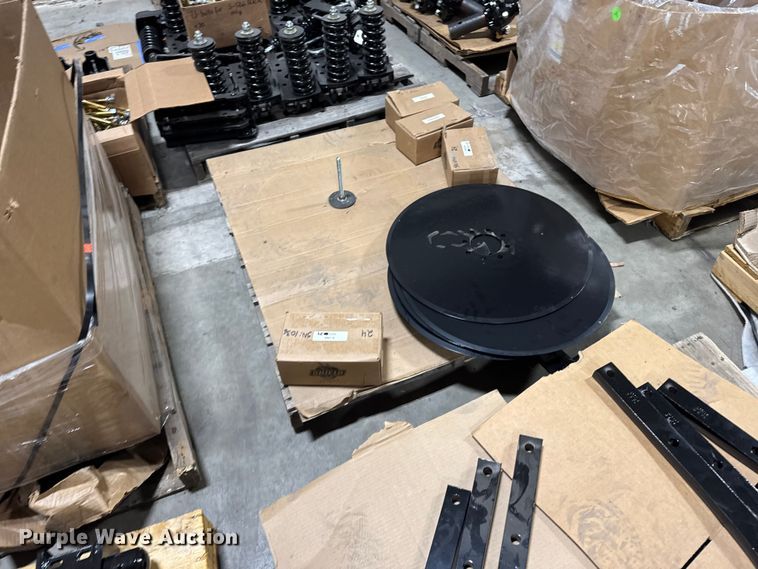 image for item FB0497 (16) row Shield Ag spilt mount row unit for NH3