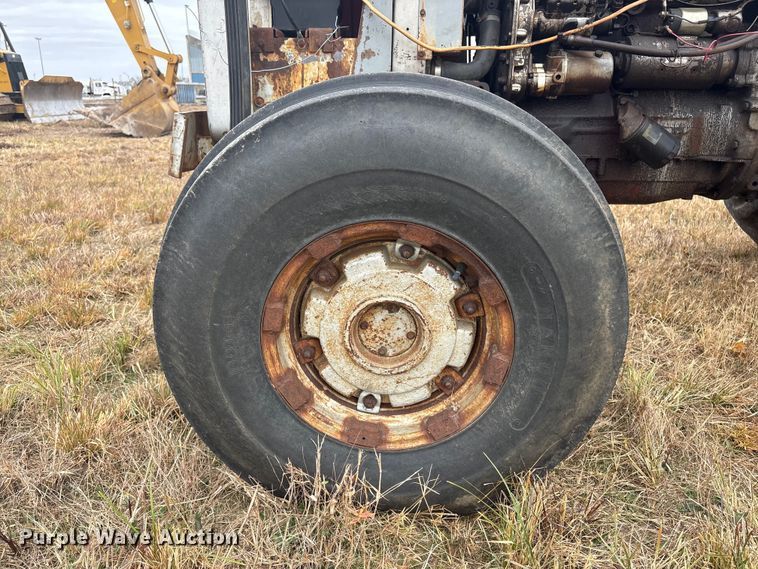 image for item FI0037 Massey Ferguson 285 tractor