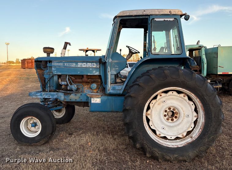 image for item FI0050 Ford 8700 tractor