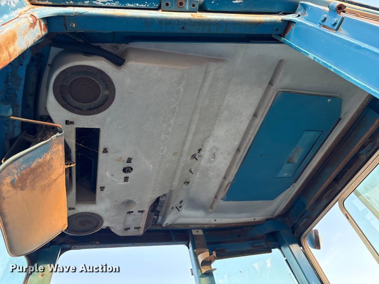 image for item FI0050 Ford 8700 tractor