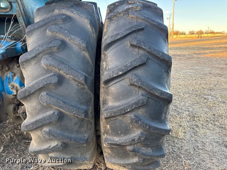 image for item FI0050 Ford 8700 tractor