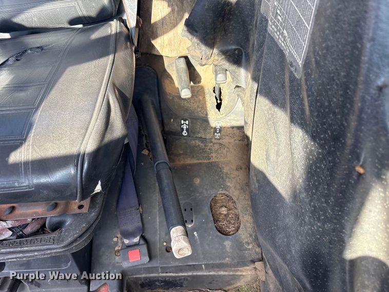 image for item FI0070 Hesston 80-90DT/12 MFWD tractor