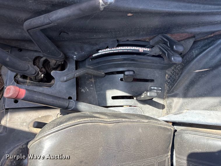 image for item FI0070 Hesston 80-90DT/12 MFWD tractor