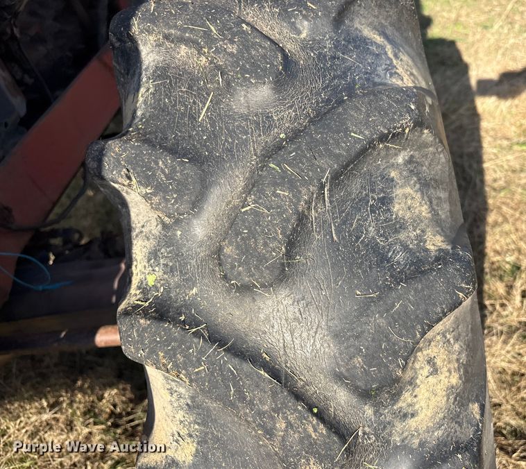 image for item FI0070 Hesston 80-90DT/12 MFWD tractor