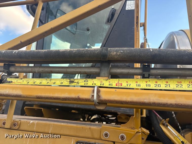 image for item FI0071 2001 Ag-Chem RoGator 854 sprayer