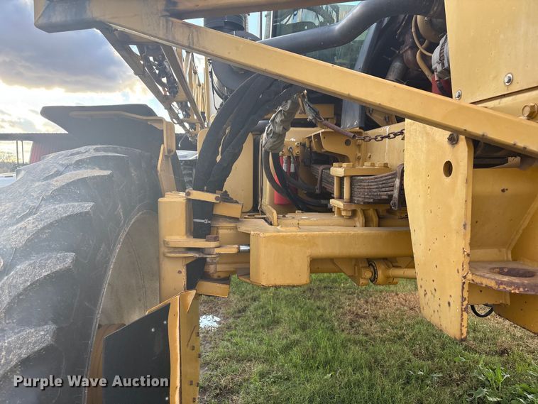 image for item FI0071 2001 Ag-Chem RoGator 854 sprayer